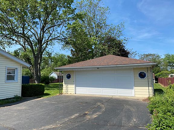 2nd image of 505 Orchard Ln