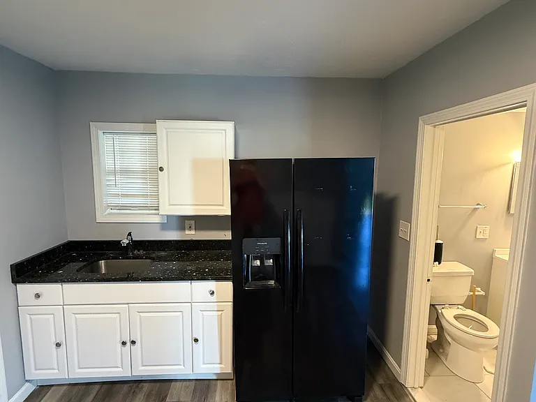 83 E Main St #1R — Photo 3