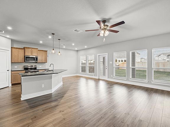 3rd image of 2827 Sitka Dr