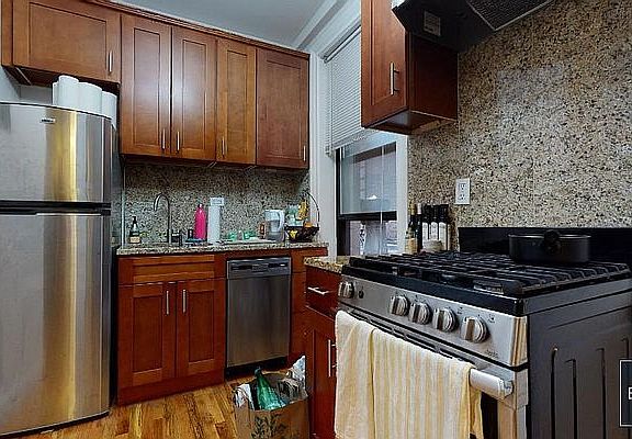 3rd image of 245 W 51st St APT 207