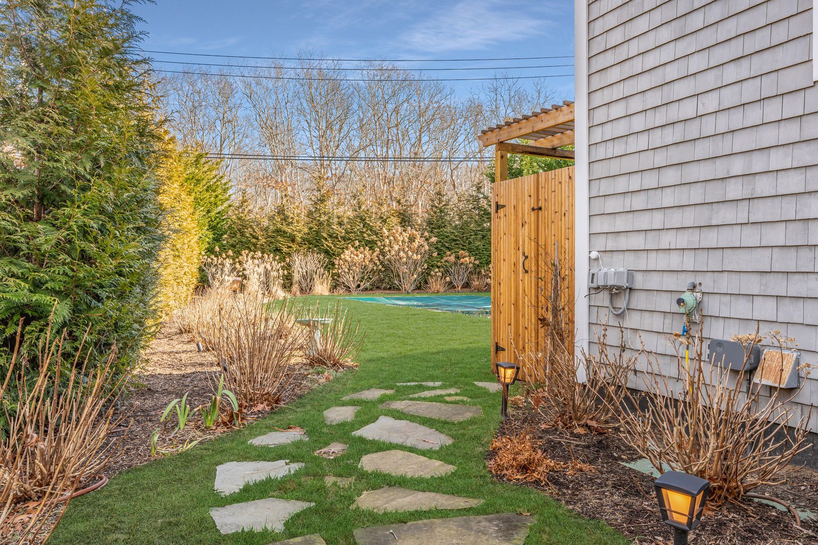  Side pathway & outdoor shower