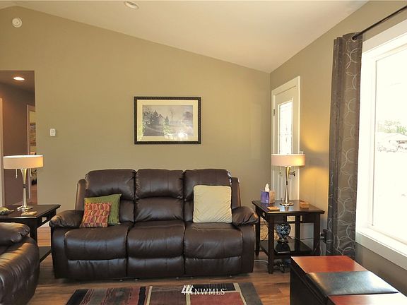 3rd image of 164 Cakesosta Avenue SE