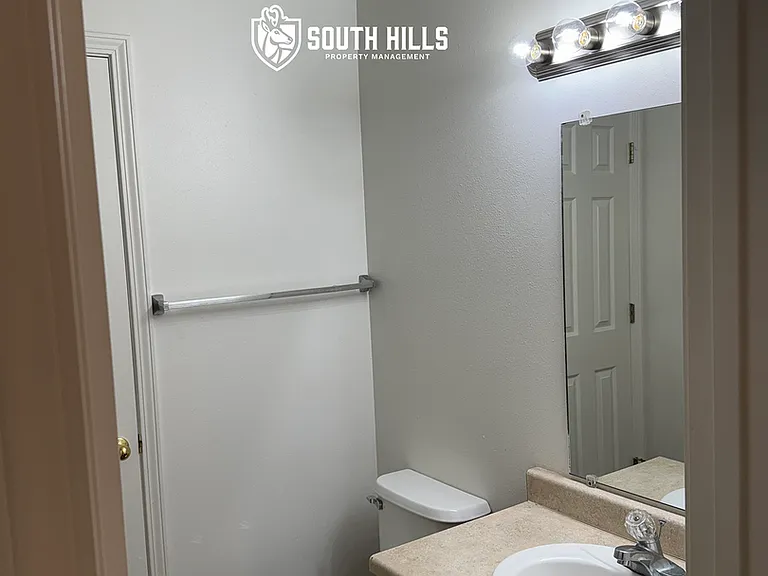 2140 Elizabeth Blvd #23 — Photo 5