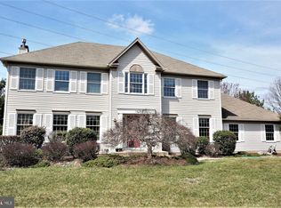 19 Barrington Dr, Princeton Junction, NJ 08550