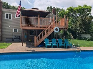 70 Autumn Dr, Hauppauge, NY 11788
