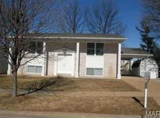 12635 Redcoat Dr, Maryland Heights, MO 63043