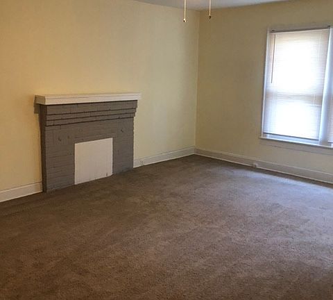 5th image of 615 Fern St