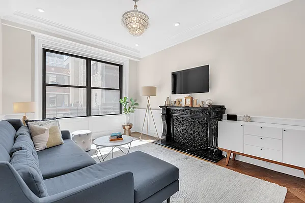 Sold by Douglas Elliman | media 18