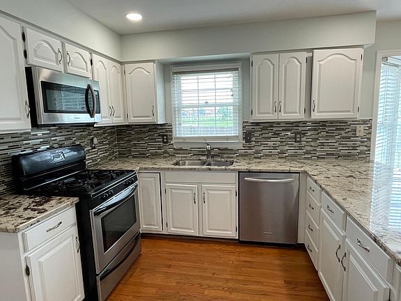 4th image of 13404 Poplar Woods Ct