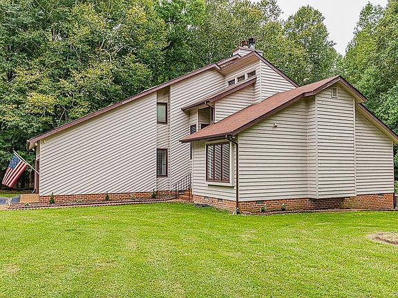 2nd image of 3800 Pheasant Hollow Dr
