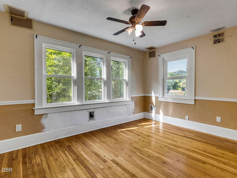 28th image of 688 Alcazar Ave