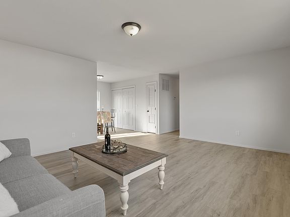 3rd image of 601 10th St