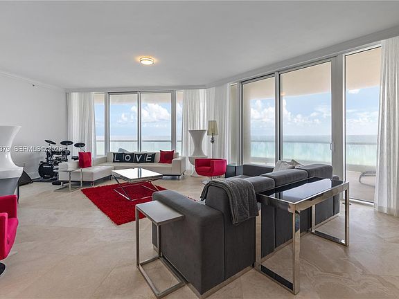 4th image of 16047 Collins Ave #704