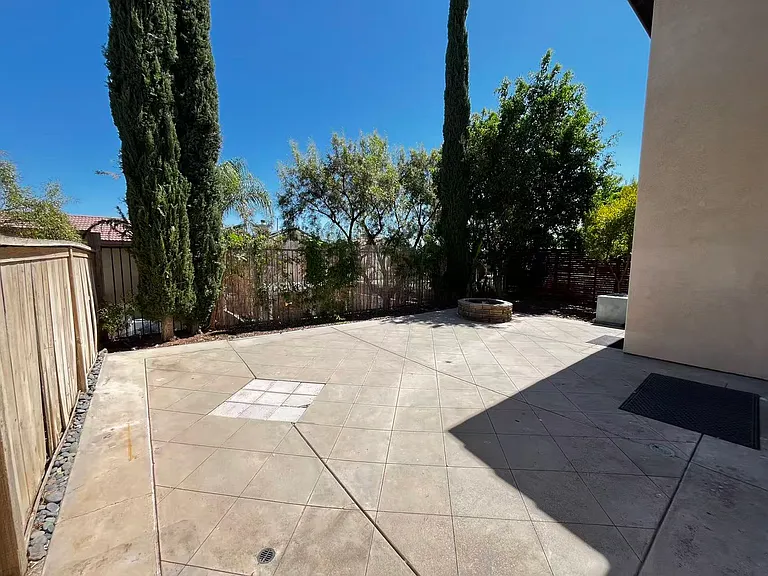 351 Jessica Ln — Photo 2
