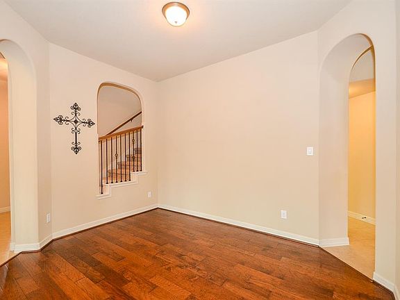 5th image of 2411 Linden Bluff Ct