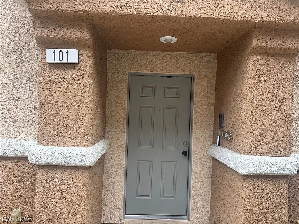 2 bed, 2.0 bath, 1118 sqft, $1,700 — Photo 2