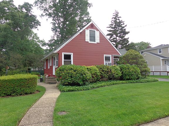 2nd image of 102 Rhode Island Ave