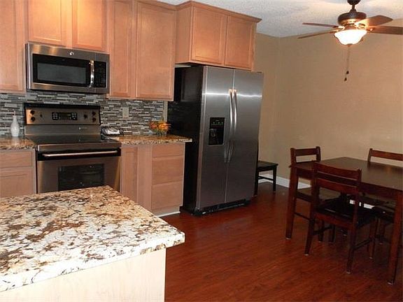 3rd image of 1221 Juniper Dr APT D