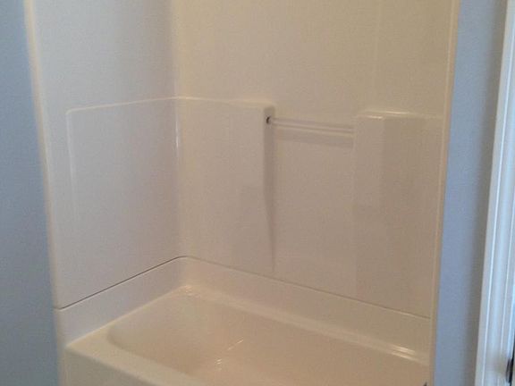 4th image of 1674 Lonsdale Ave #2