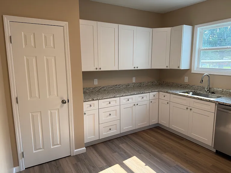 312 Cedar St — Photo 8