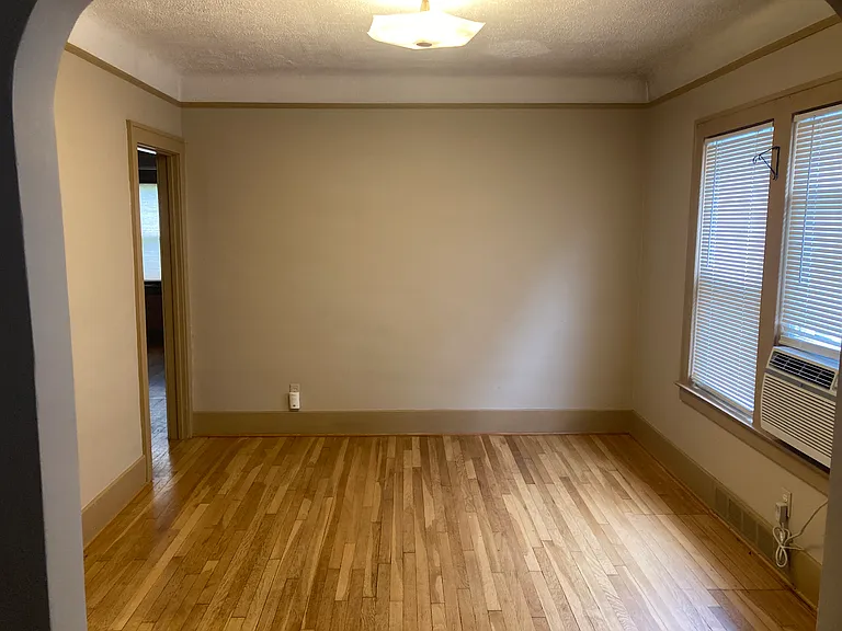 353 W Webster Ave — Photo 8