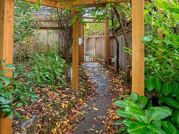 Entry walkway from Evanston. Cars enter from alley in rear