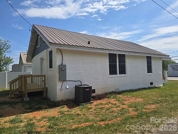 3rd image of 813 Highland Ave SE