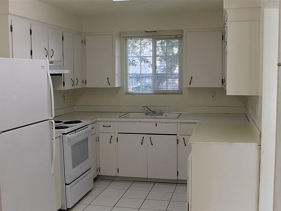 4th image of 3626 W 2nd Ave