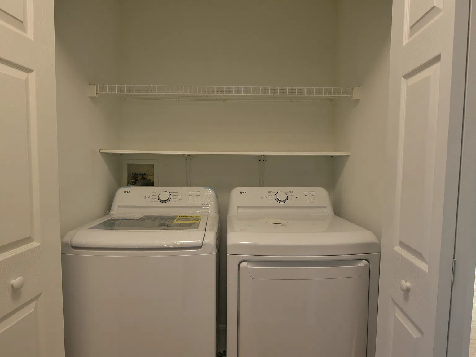 3 bed, 2.5 bath, 1496 sqft, $3,600 — Photo 3