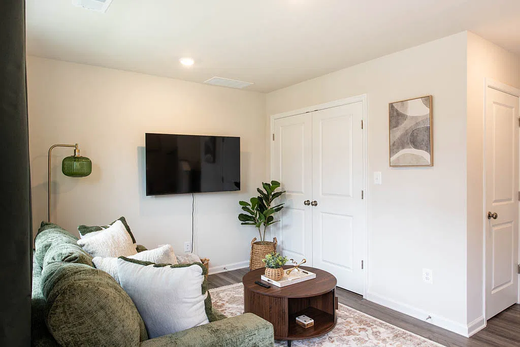 3 bed, 1900 sqft, $3,500 — Photo 3