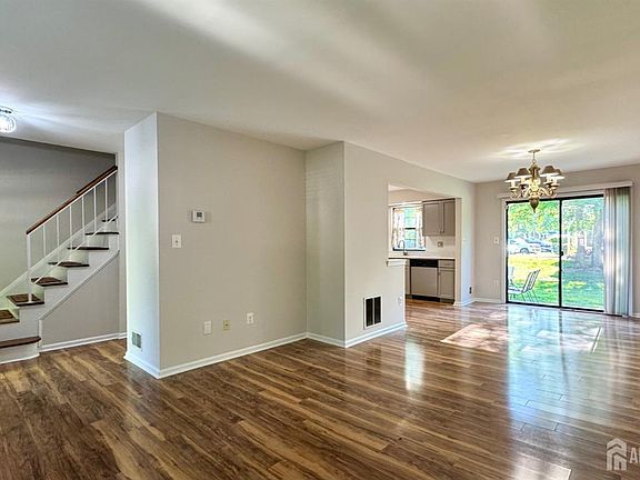 3rd image of 3803 Cricket Cir