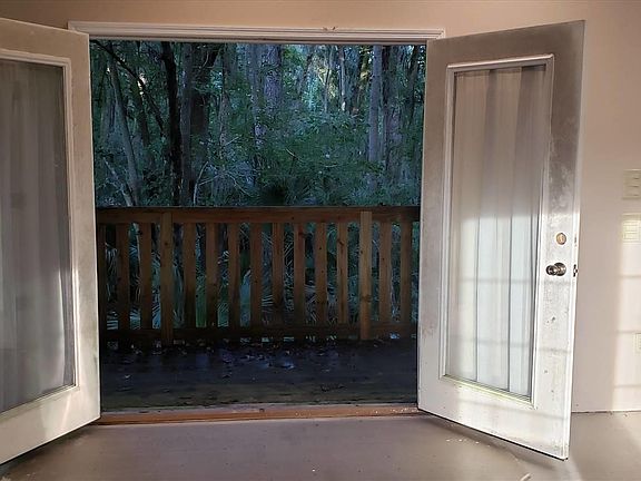 5th image of 375 E Country Circle Dr