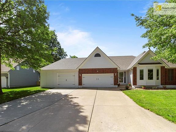 2nd image of 1708 SW Stonecreek Dr