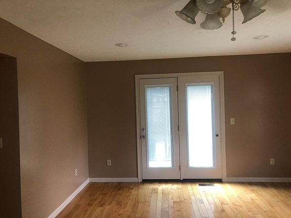 3rd image of 21 Linden Ave