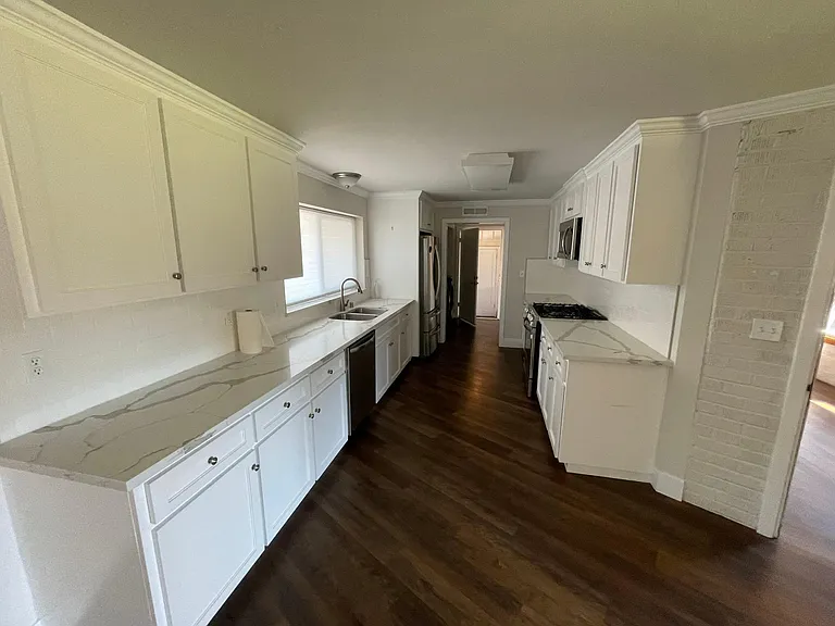 5656 E Waverly Ln — Photo 2