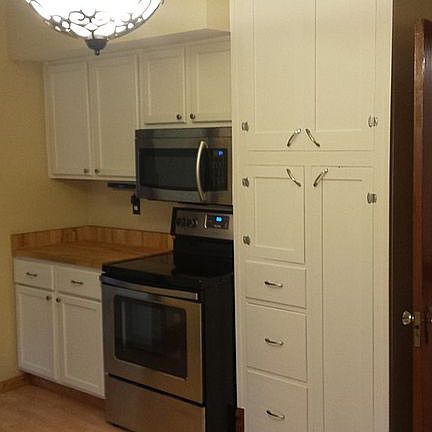 Beautiful Cabinets & Lots of Storage