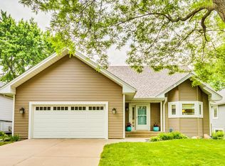 856 Winterberry Ct, Woodbury, MN 55125