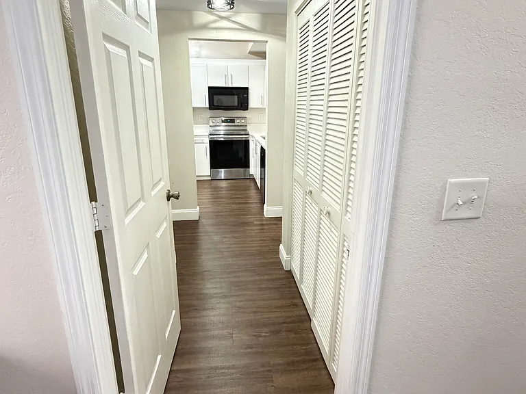1096 Woodshire Ln #C103 — Photo 27