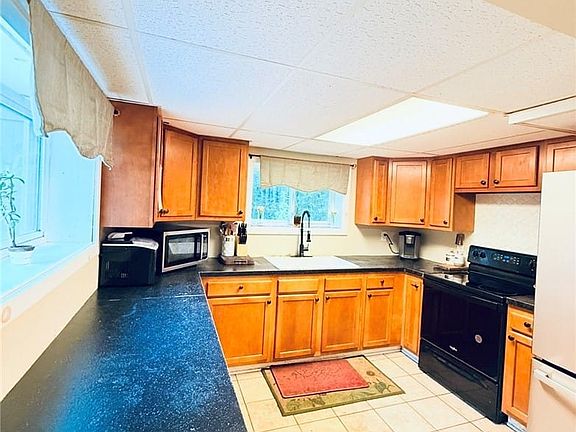 3rd image of 584 Baum Rd