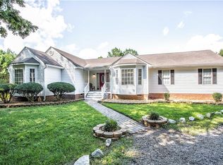 11470 County Dr, Disputanta, VA 23842