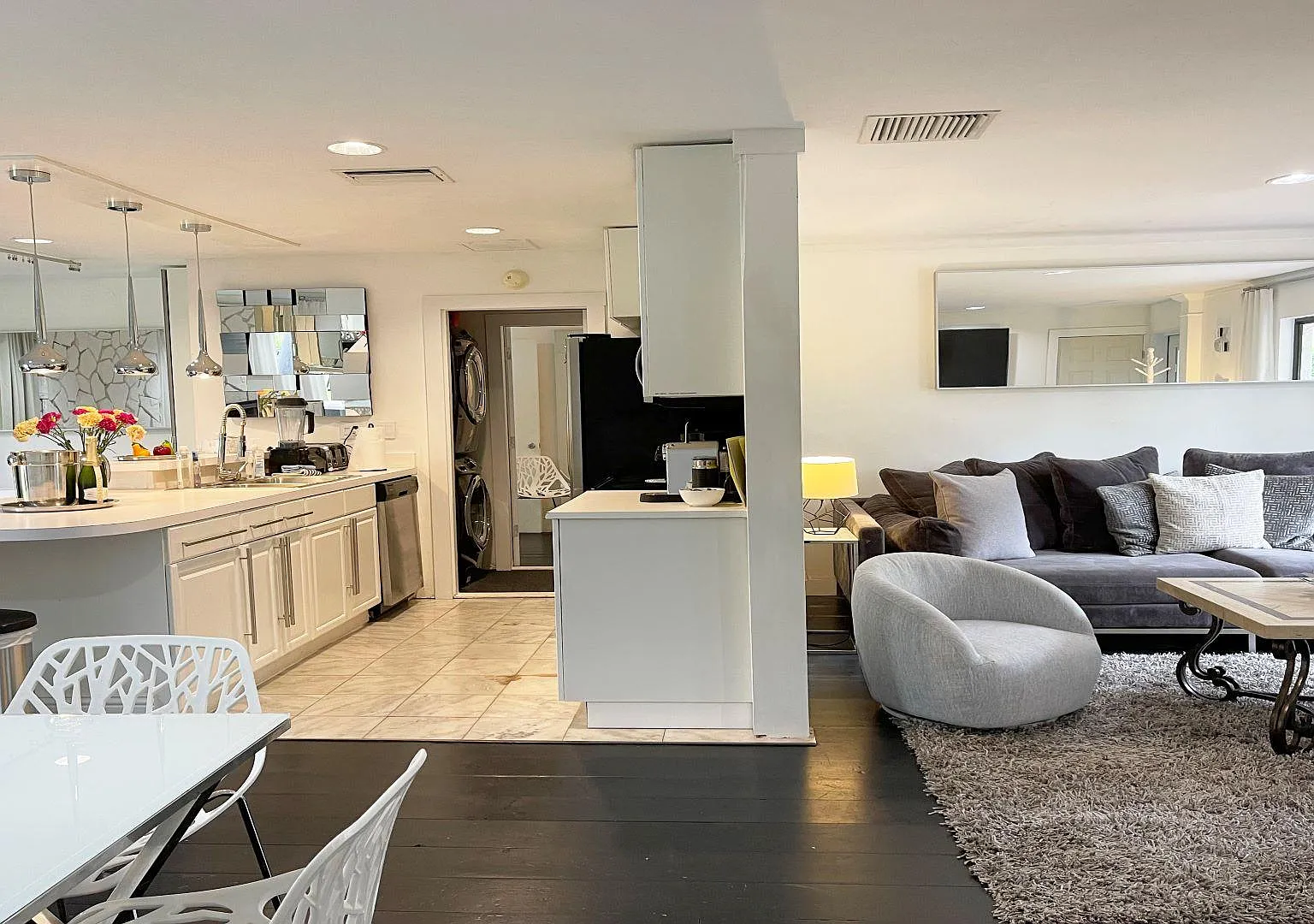 4 bed, 2000 sqft, $9,970 — Photo 3