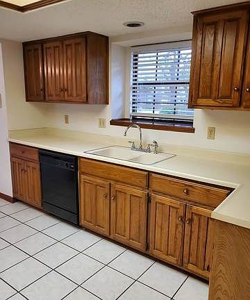 3rd image of 4610 Black Oak Woods
