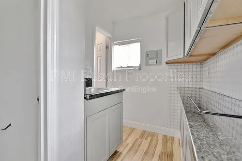825 Truman St #4 Photo 1 825 Truman St #4 Photo 1