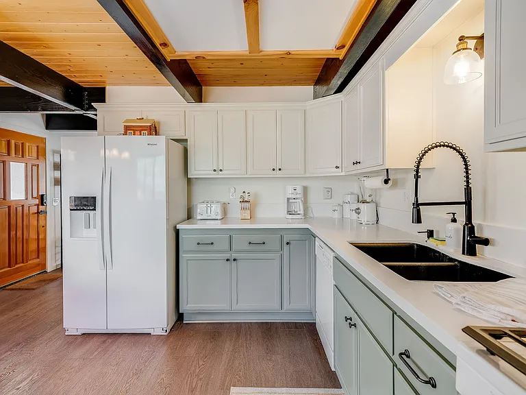 692 Santa Barbara Ave — Photo 32