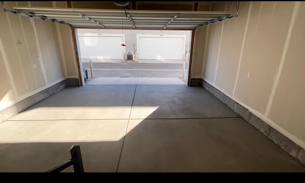 4 bed, 2.5 bath, 2109 sqft, $2,549 — Photo 2