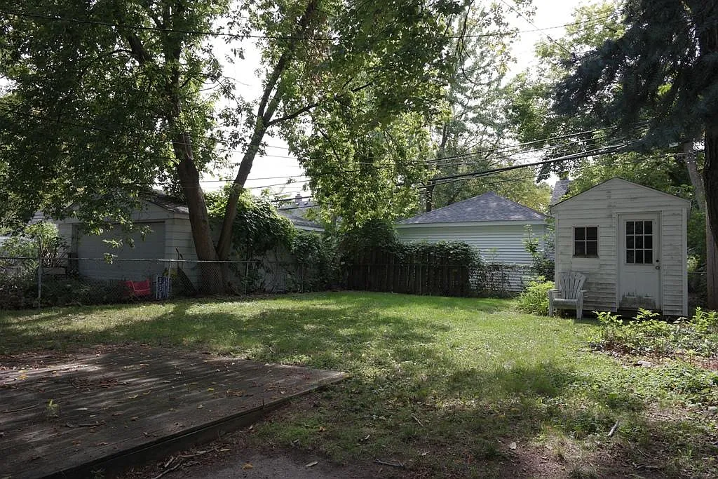 626 E Twelve Mile Rd — Photo 2