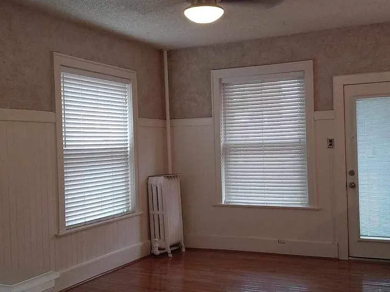 1376 N Pearl St — Photo 4