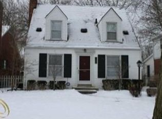 1505 Roslyn Rd, Grosse Pointe Woods, MI 48236