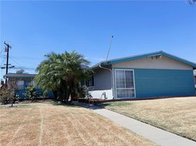 911 E La Verne Ave, Pomona, CA
