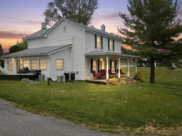 116 Country Ln, Clear Brook, VA 22624